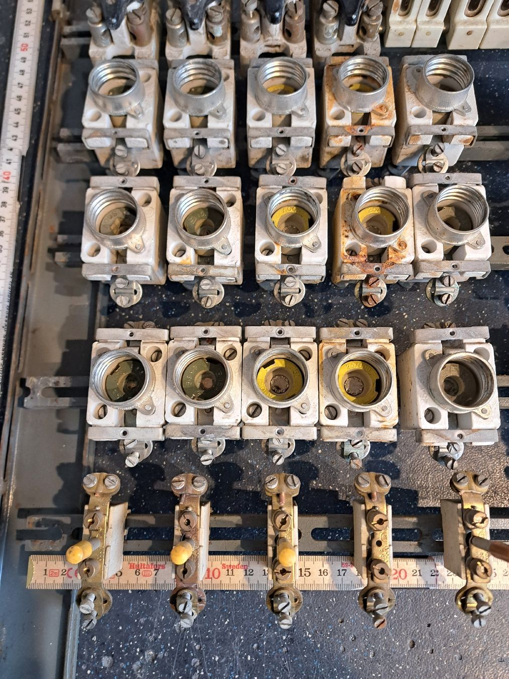 Alimentazione elettrica: Elektrotableaux altes Material – Difettoso da Sargans venduto da Bomp 1