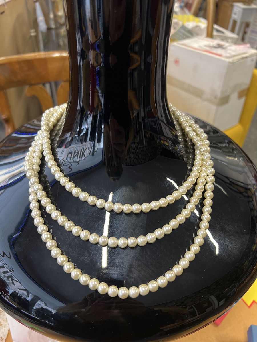 Catenine: Elegante Perlenkette mit Strass-Verschluss – Usato da Rorschach venduto da TrendyDeals