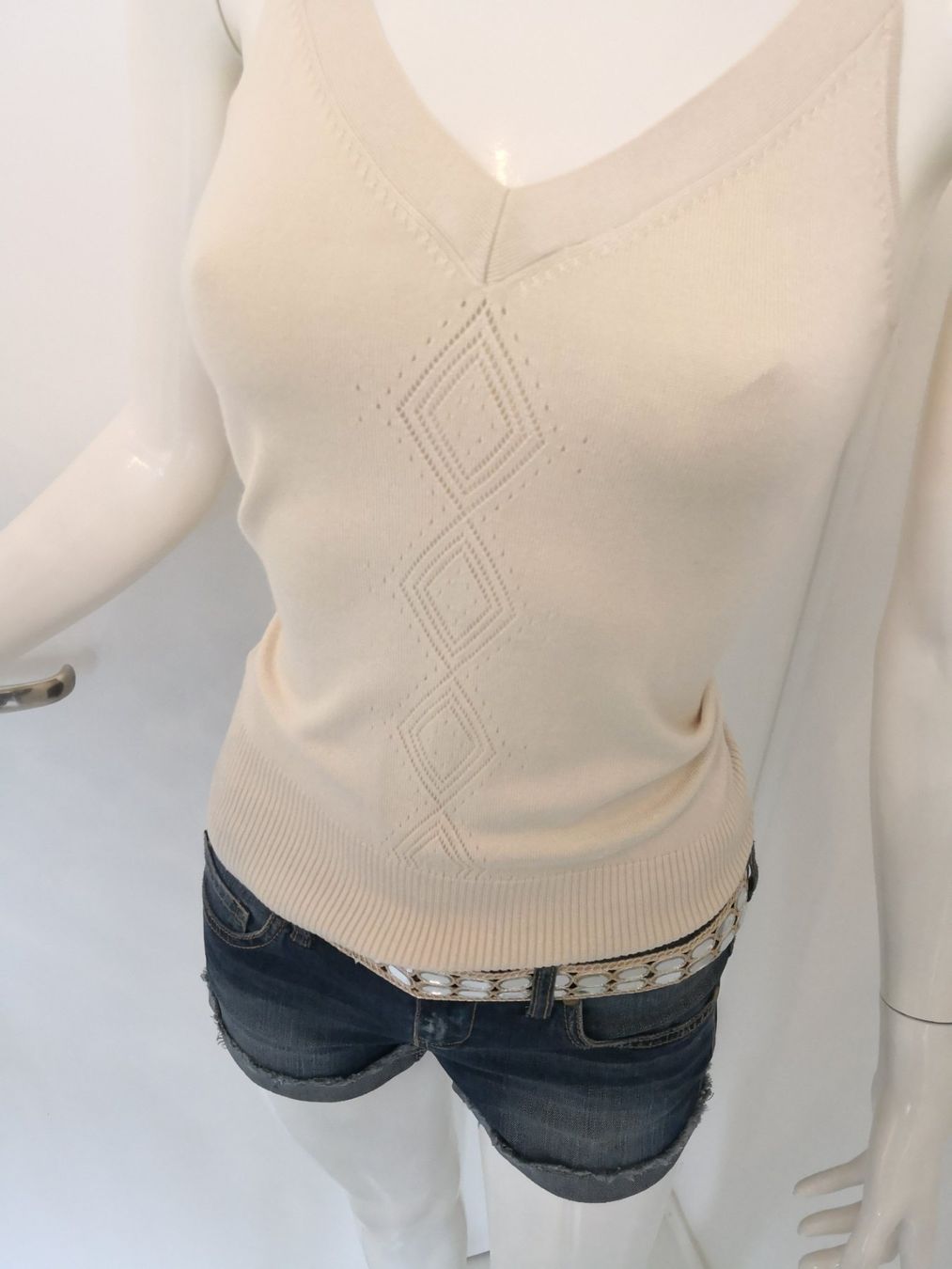 Mango Top: 🤩MANGO STRICK-TOP BEIGE MIT STRICK-MUSTER & V-SCHNITT – Nuovo (secondo la descrizione) da Olten venduto da Naja-Twins-Twins 3
