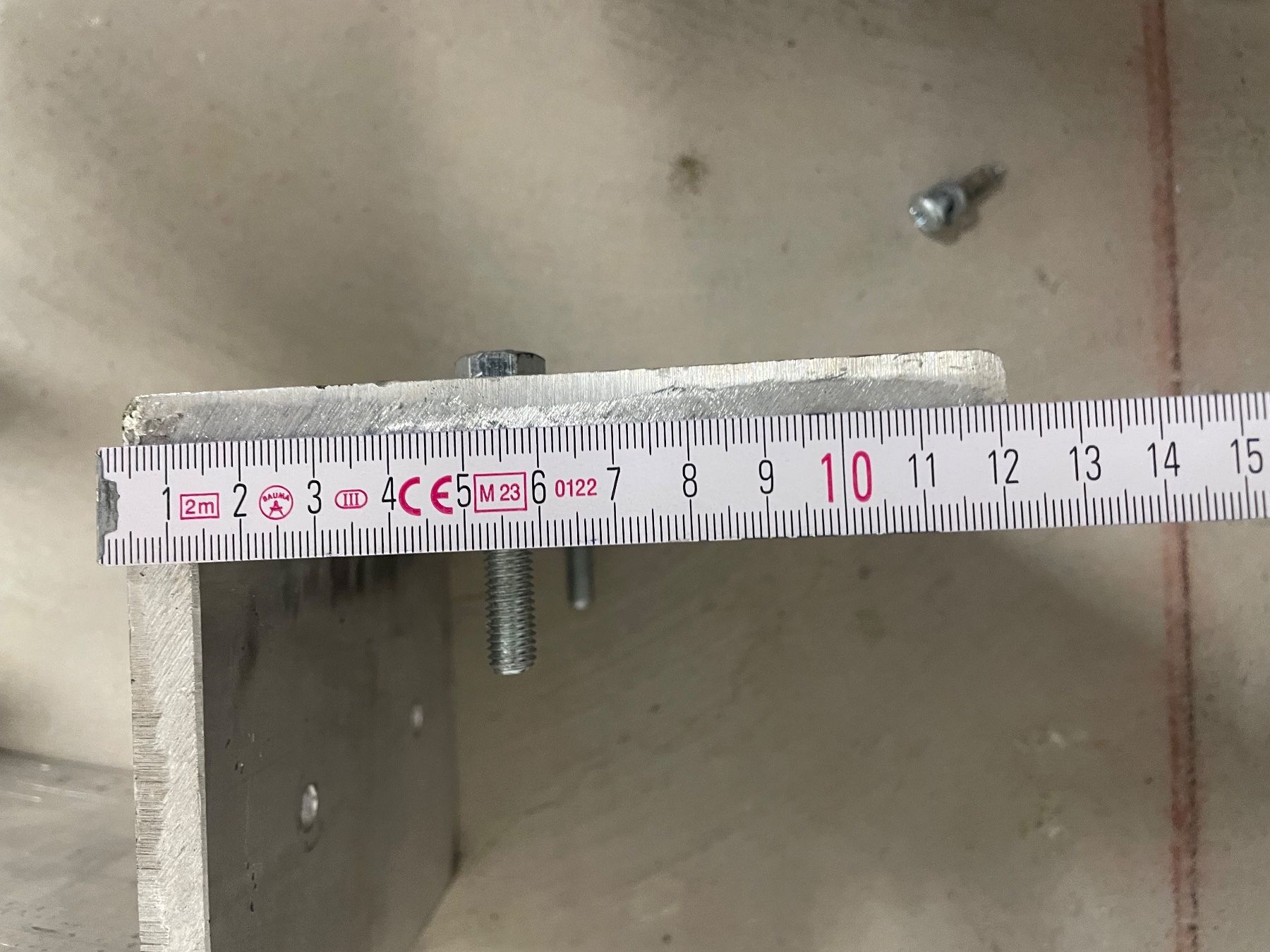 Supporti a parete: 4 massiven Aluminium-Halterungen / Winkel – Usato da Hämikon venduto da Iitomo 2