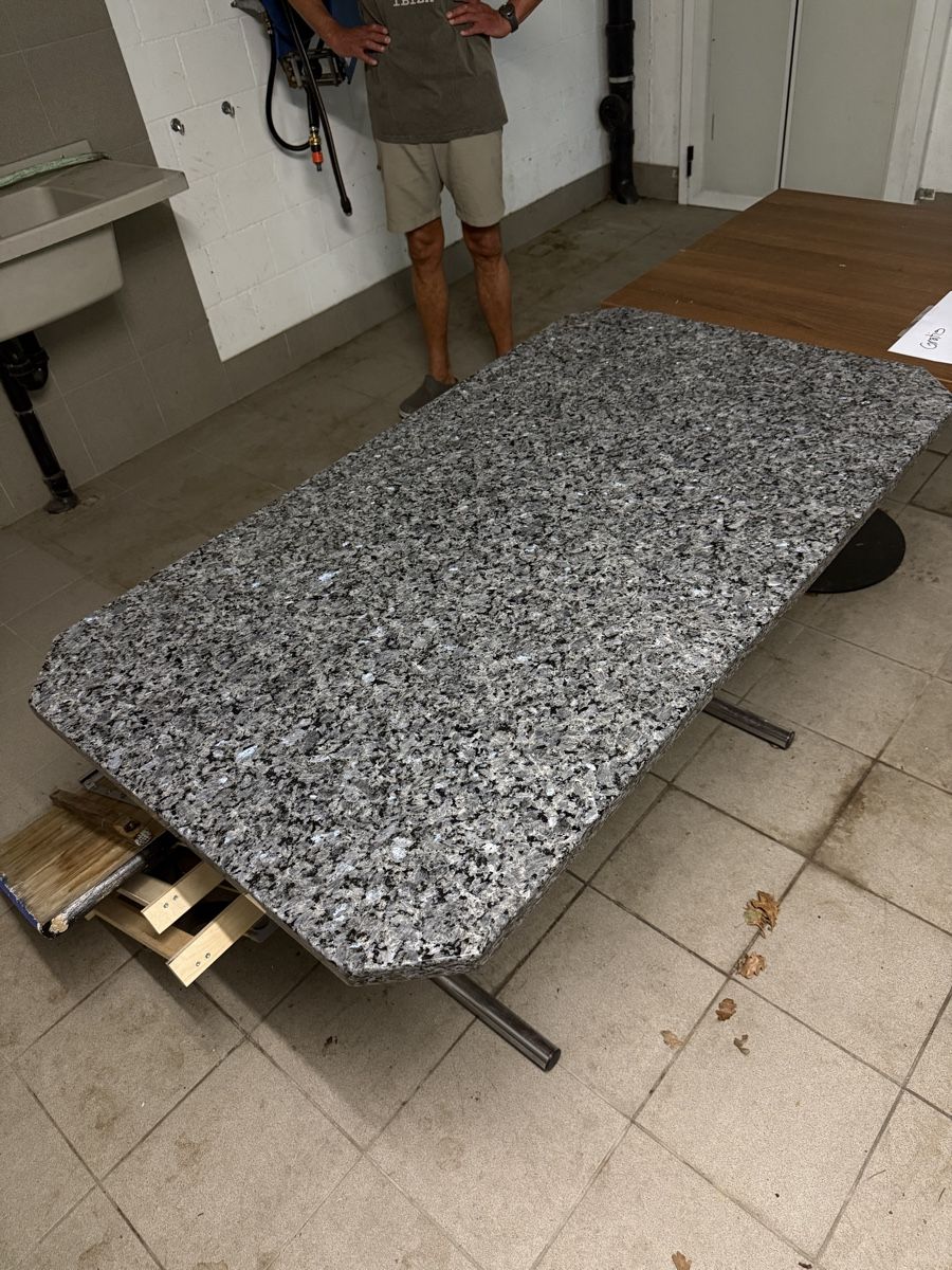 Tavoli: Granittisch – Usato da Rüthi (Rheintal) venduto da bre_np68