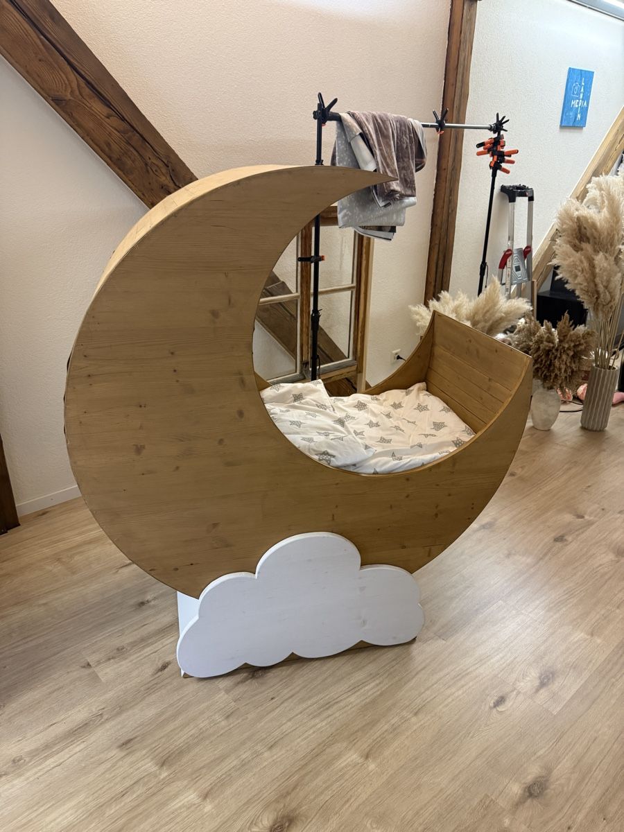Betten: Babybett Spezial Mond – Gebraucht aus Niederbuchsiten von Landin