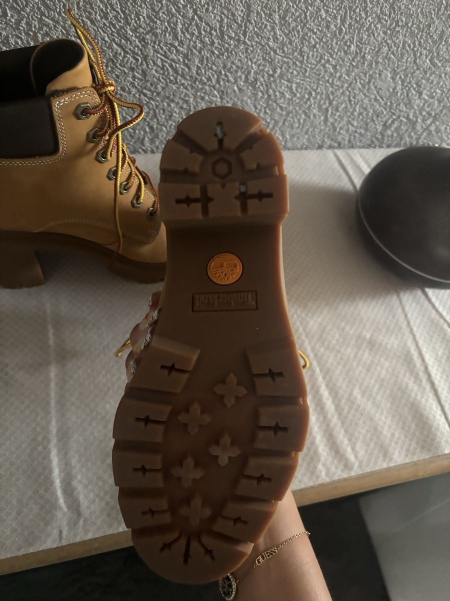Timberland Chaussures femmes: Bottines Timberland à vendre – Neuf avec emballage d'origine à Sonceboz-Sombeval par Luna_p1414 3