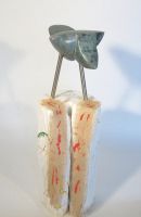Skulptur: Einsamer Vogel sucht Landeplatz