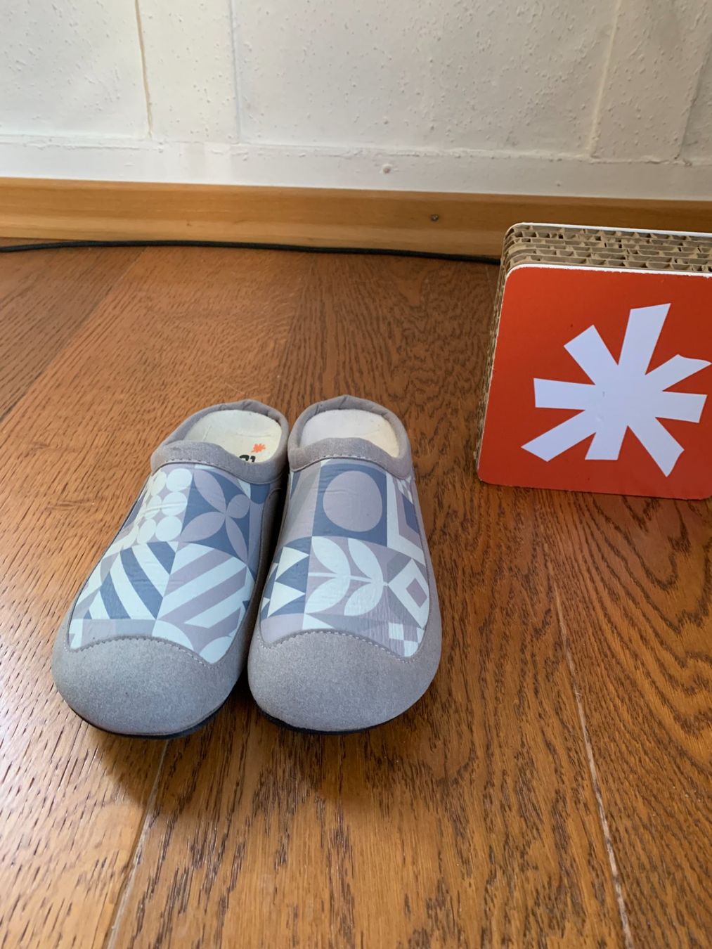 Art Scarpe da donna: Art Home Mules geometric grey Gr.37 – Nuovo (secondo la descrizione) da Zürich venduto da finsti 7