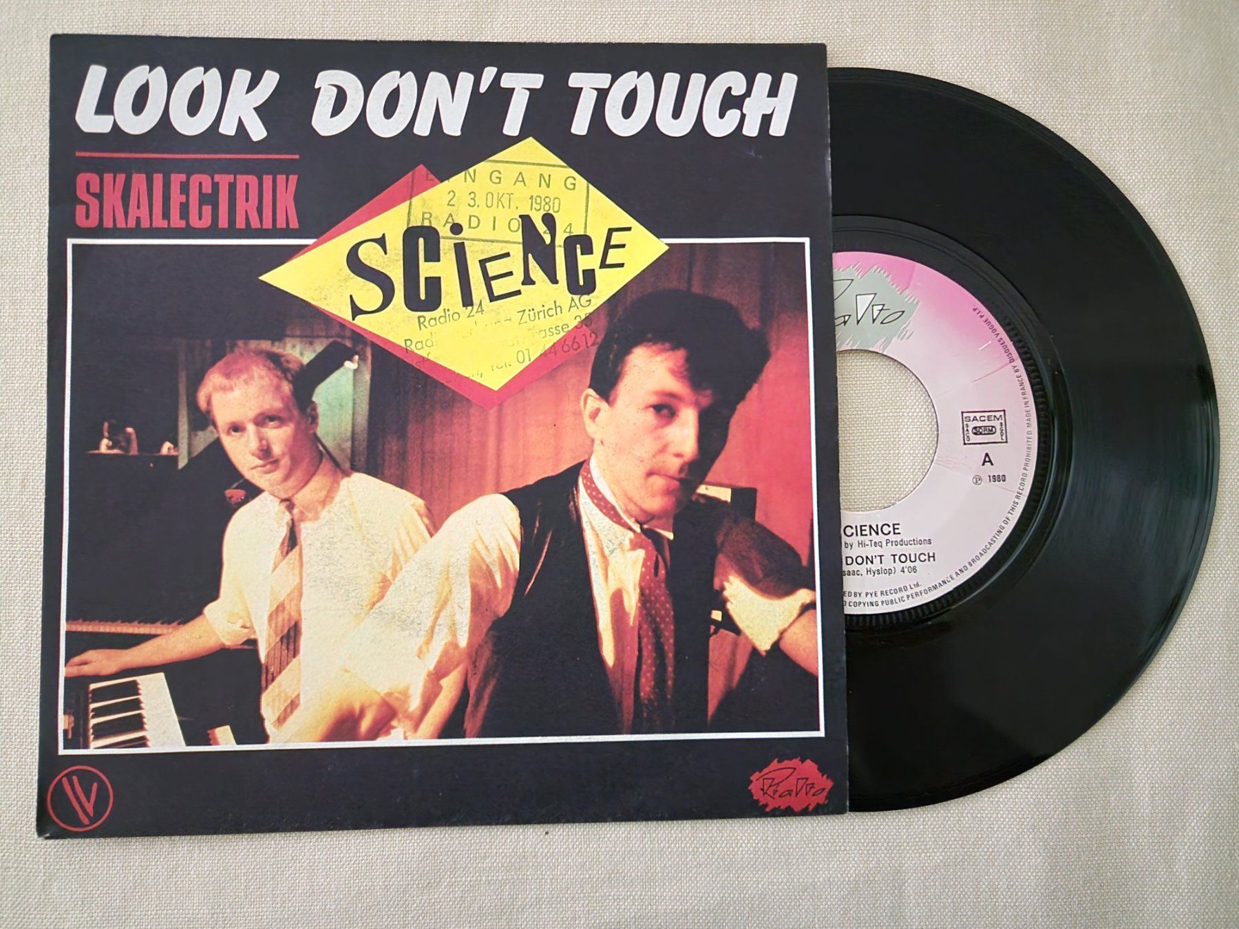 Dischi in vinile: Science Single – Look Don't Touch – Usato da Root venduto da atelier22