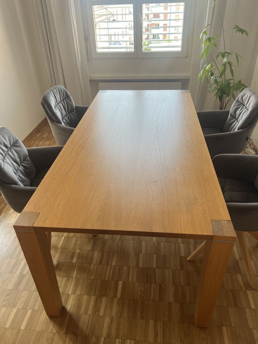 Tables: Massiver Esstisch 200 x94 – D'occasion à Zürich par rei_5cqf 2