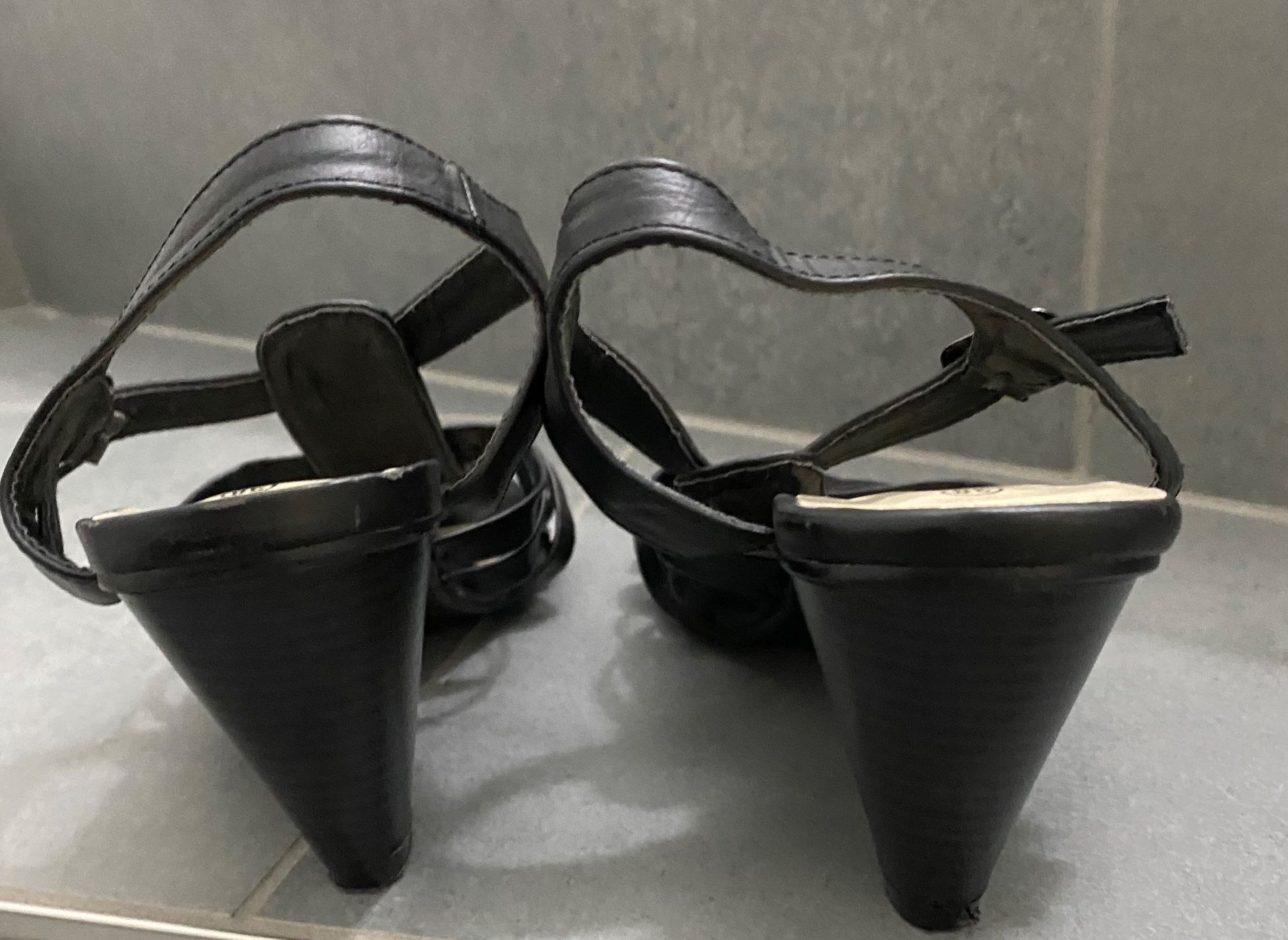 Scarpe da donna: Sandalette, Gr. 38, schwarz mit Absatz, neu – Nuovo (secondo la descrizione) da Bözberg venduto da RosmarieOb 4