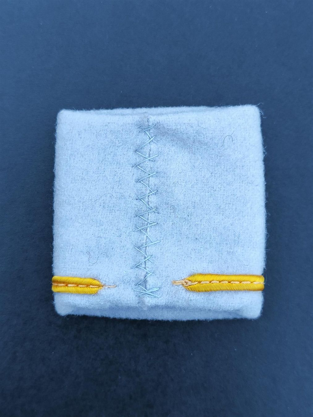Plaketten & Abzeichen: Schulterpatte Leutnant Bataillon 47 – Gebraucht aus Bauma von SwissMilitaria 1