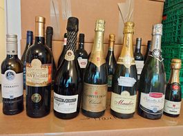Lot 26 bouteilles (rouges, blancs, mousseux) Bordeaux, ...