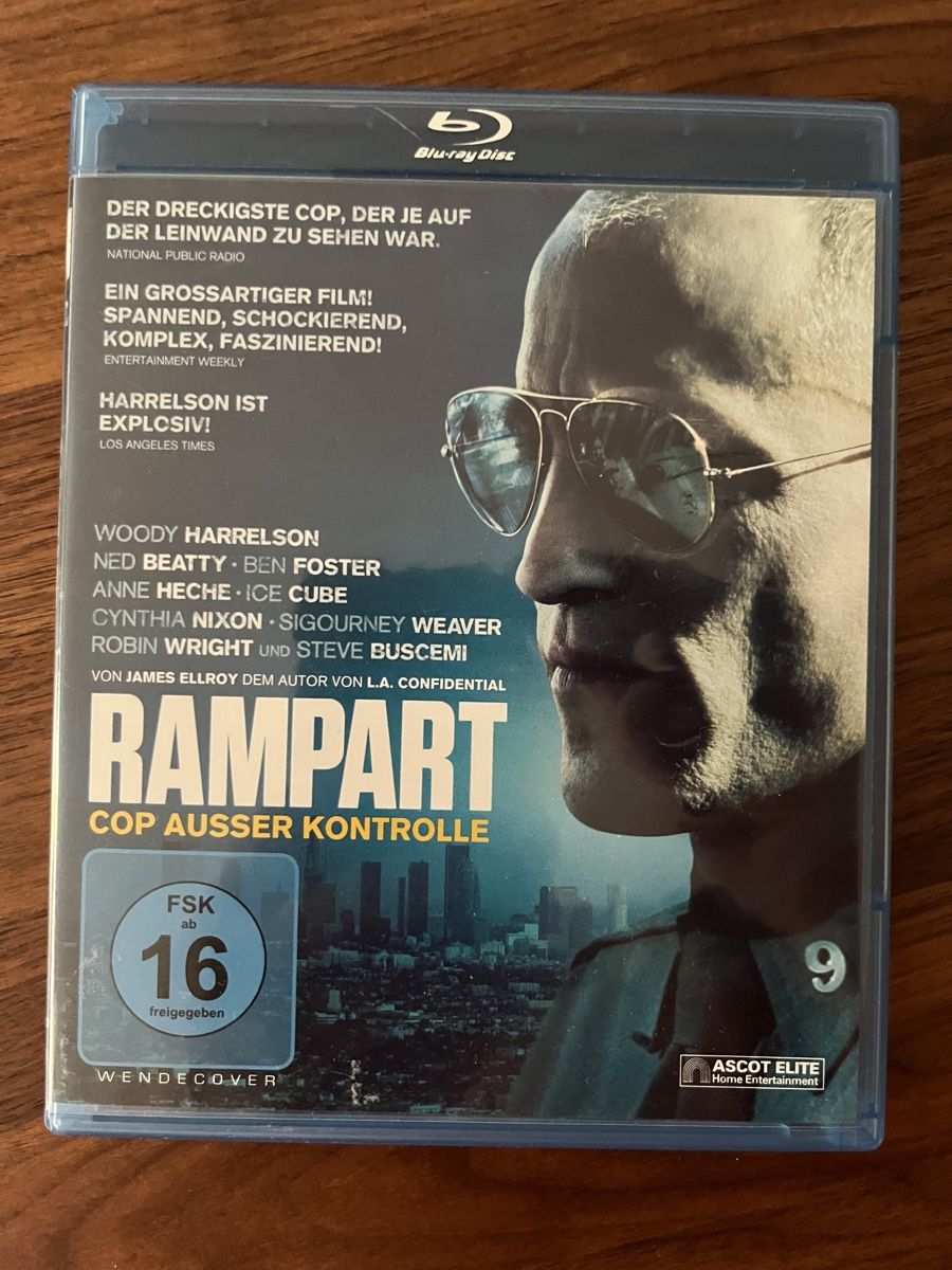 Tutti i DVDs: Rampart Blu-ray: Cop ausser Kontrolle – Usato da Au ZH venduto da Paninifieber26