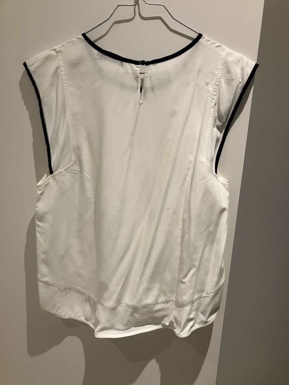 Sandro Top: Sandro - top en soie blanche – Usato da Vich venduto da SophieCo 2