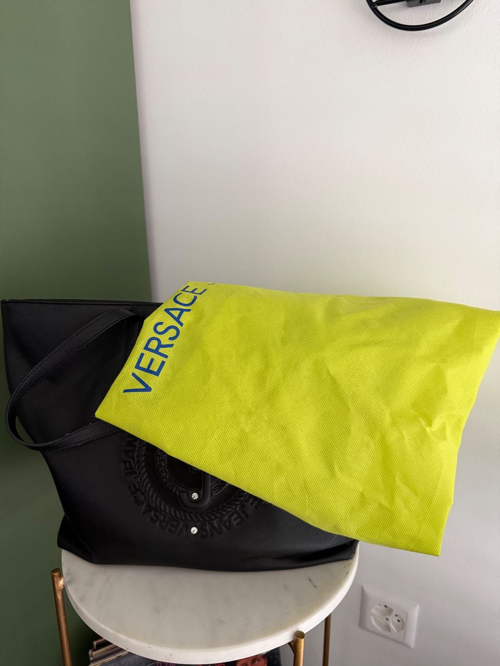 Versace Borse da donna: Versace Jeans Shopper Schwarz - mit Staubsack – Usato da Pratteln venduto da nochzuhaben 1