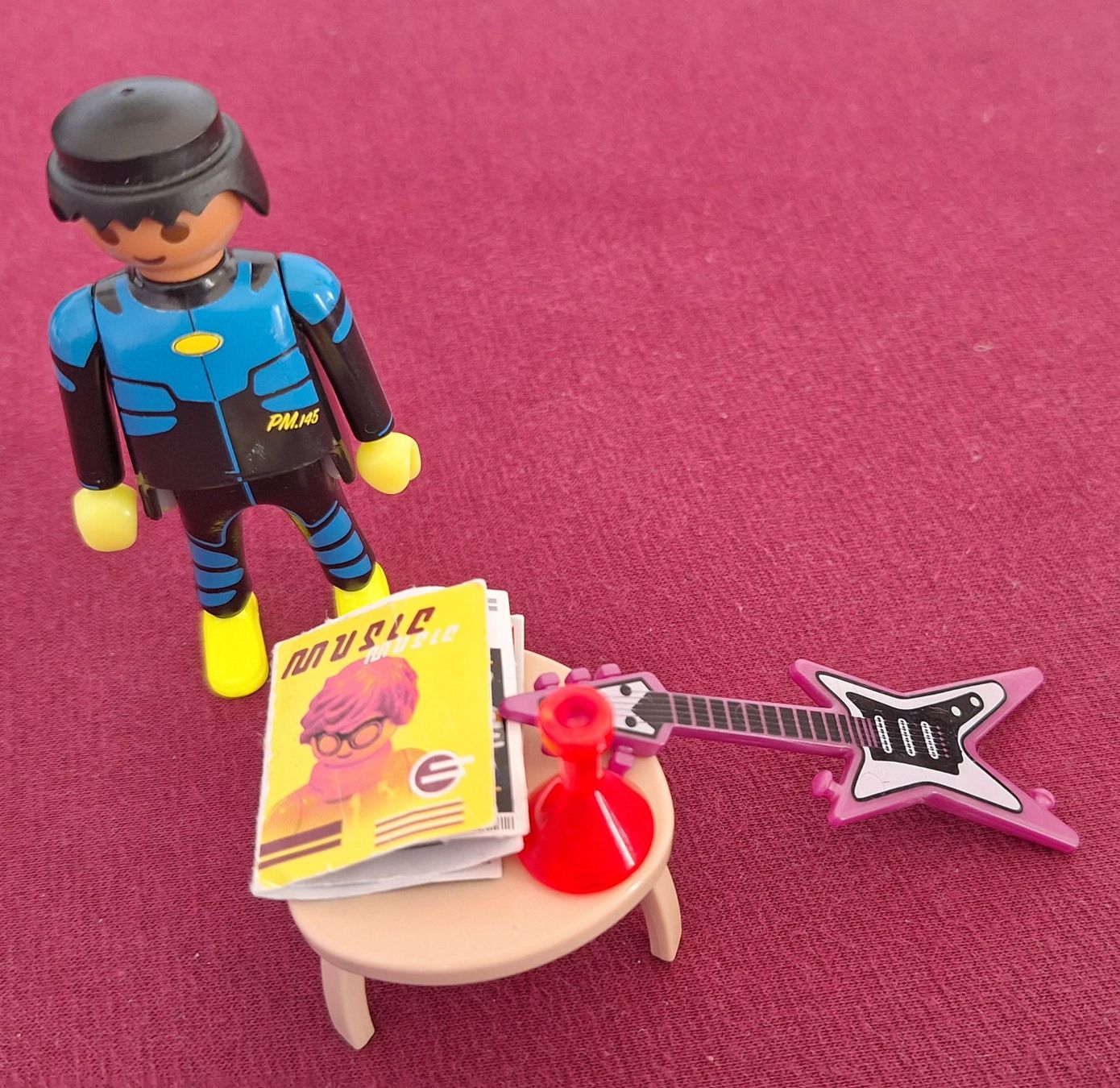 Playmobil Giocattoli: Playmobil Mann mit E-Gitarre – Usato da Konolfingen venduto da rose999