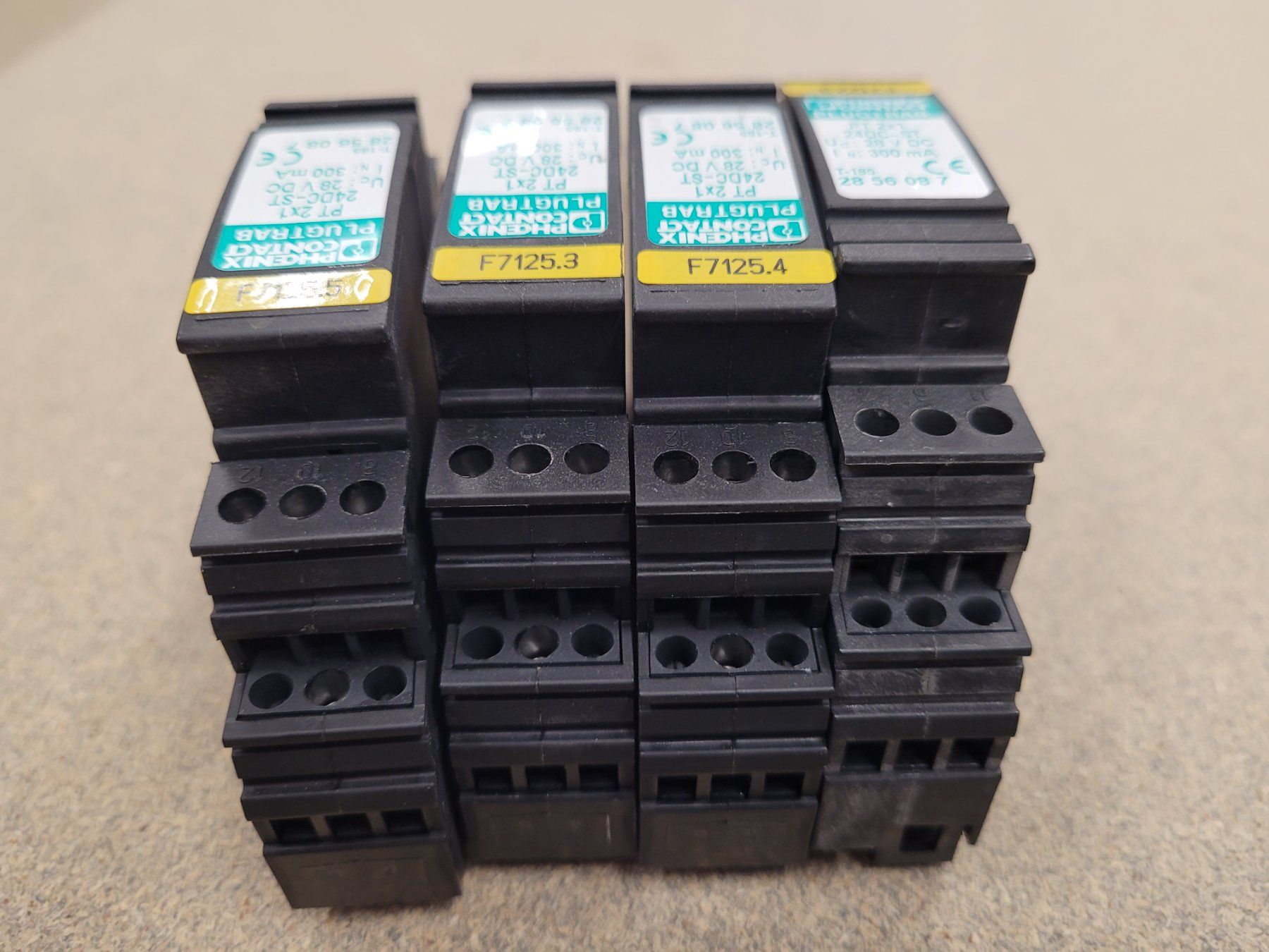 Phoenix Contact Elektronikbauteile: 4 Stück - 2856087 - Überspannungsschutzstecker, Phoenix – Gebraucht aus Vitznau von Night-Fire 5