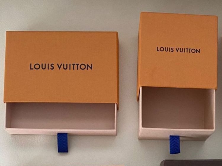Louis Vuitton Borse: LOUIS VUITTON - geräumige Boxe, 9x9x5.5cm – Usato da Winkel venduto da ferrari2022 1