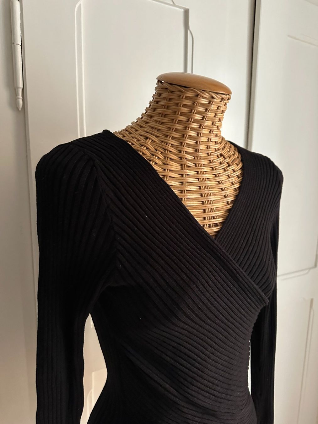 H&M Pulls & Sweat-shirts: Strickpullover schwarz in Wickeloptik S – D'occasion à Zürich par Diazaio 1