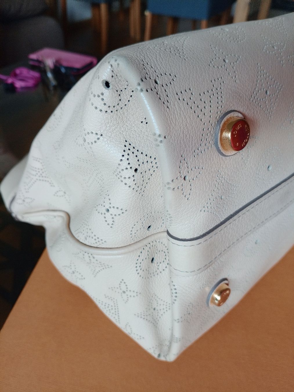 Louis Vuitton Taschen für Damen: Louis Vuitton . Mahina – Gebraucht aus Disentis-Muster von Bix03 5