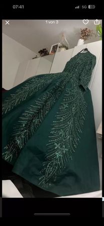 Henna oder Hochzeitskleid