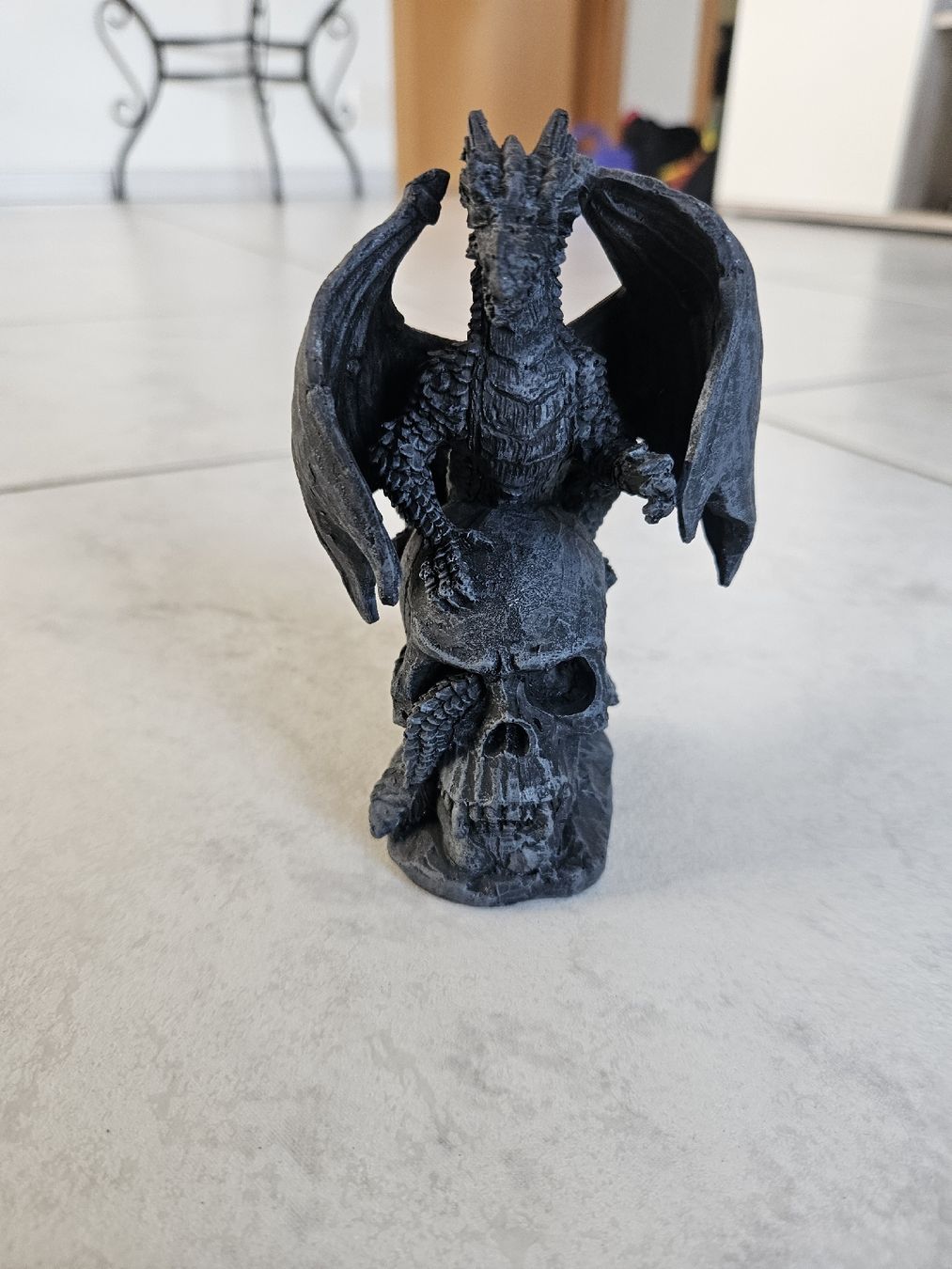 Figuren: Drachenfigur auf Totenkopf  – Neu (gemäss Beschreibung) aus Aristau von Fr3aKy
