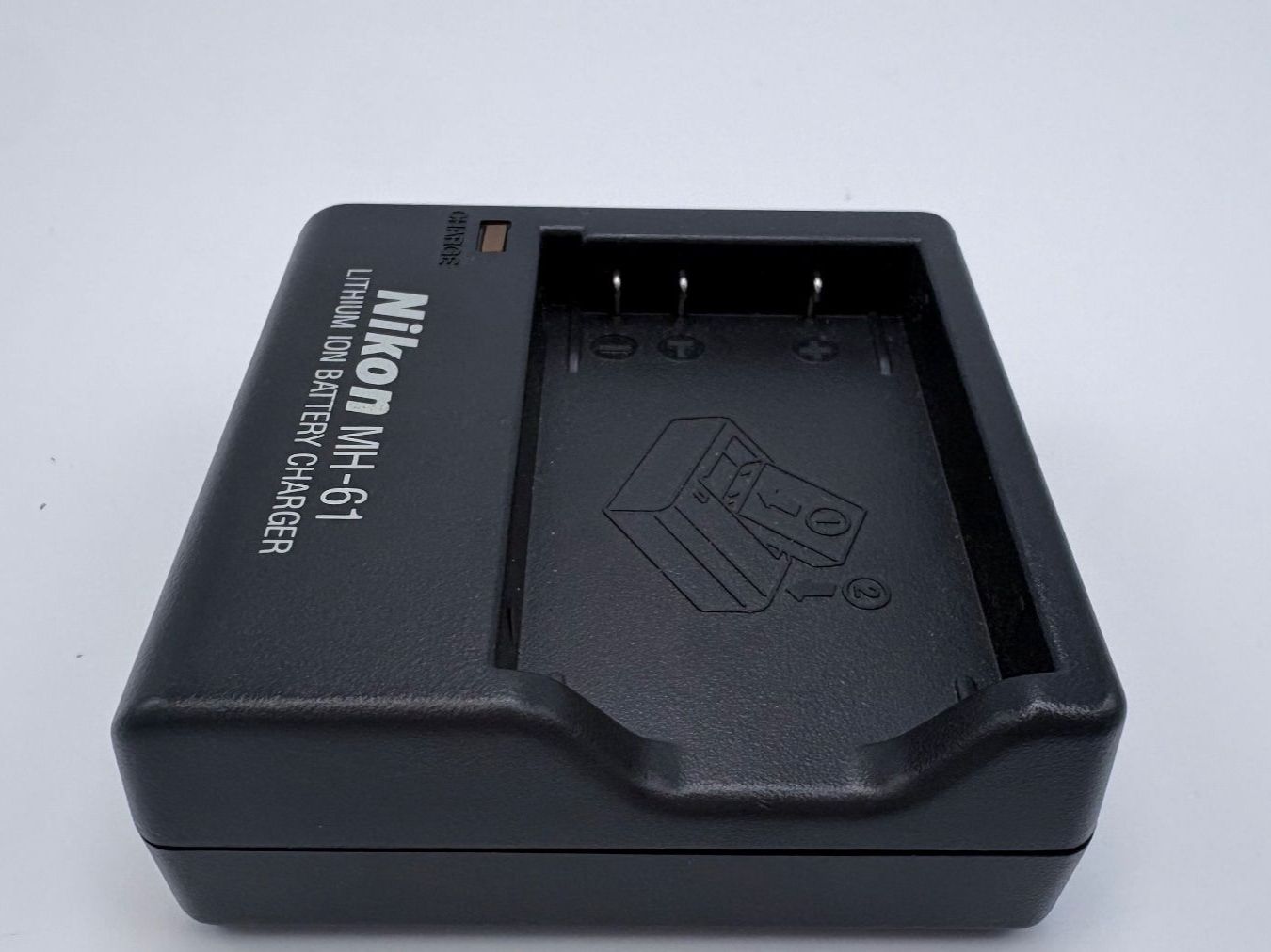 Nikon Autres accessoires: Nikon MH-61 Batterieladegerät – D'occasion à Schlieren par 2nd-Life 2