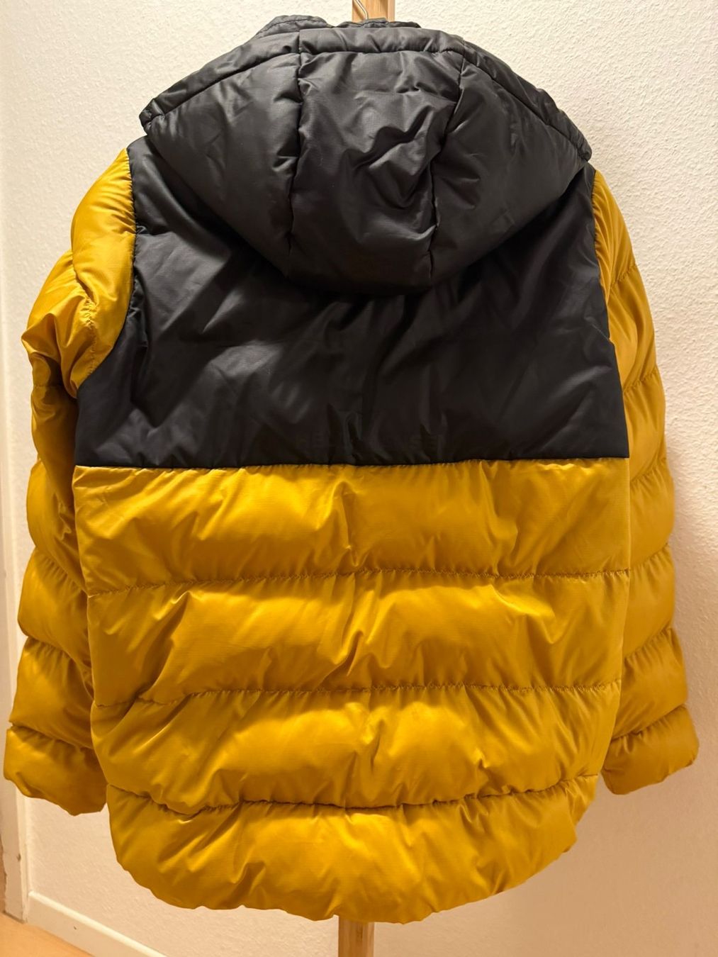Helly Hansen Giacche: Helly Hansen Winterjacke, Grösse 164/14, Gold/Schwarz – Usato da Thun venduto da Sde 3