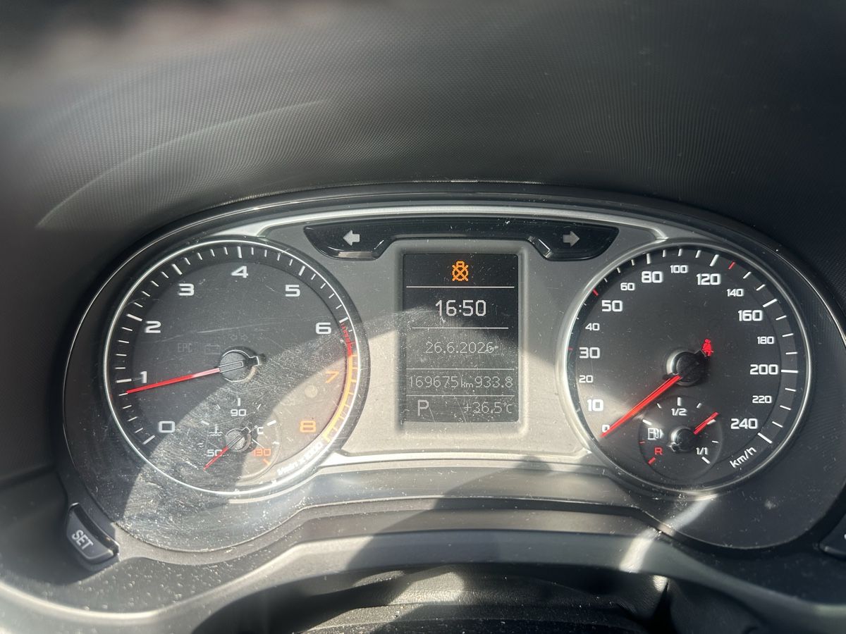 Audi Autos: Audi a1 automatique  – Gebraucht aus St-Imier von hus_zy2n 9