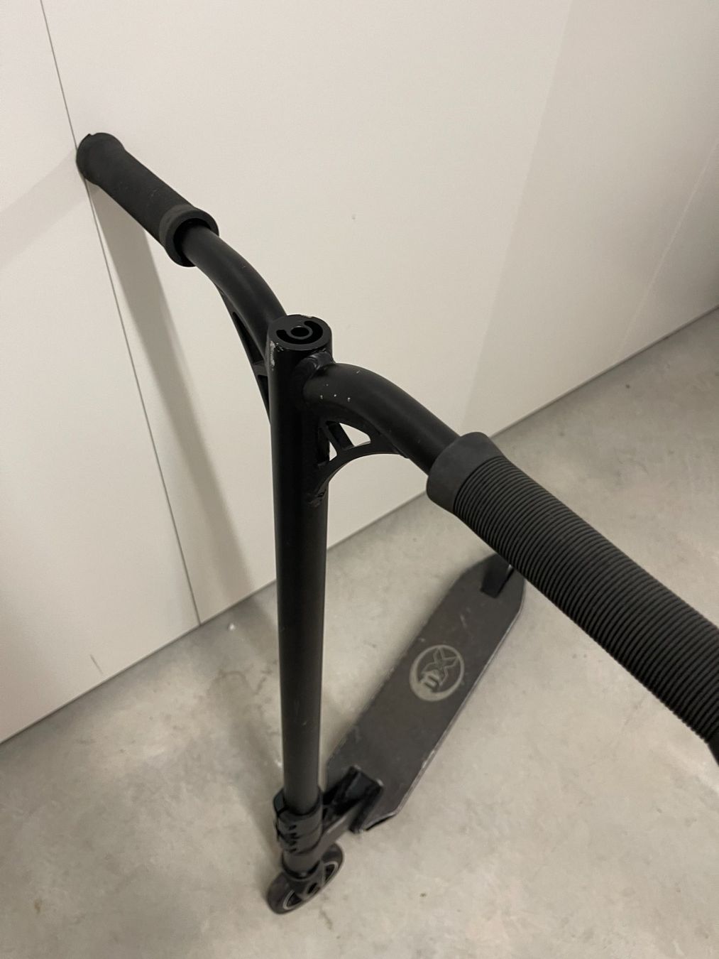 Fahrzeuge für Kinder: Trottinette MX Crossneck noire – Gebraucht aus Thalwil von Smotha 3
