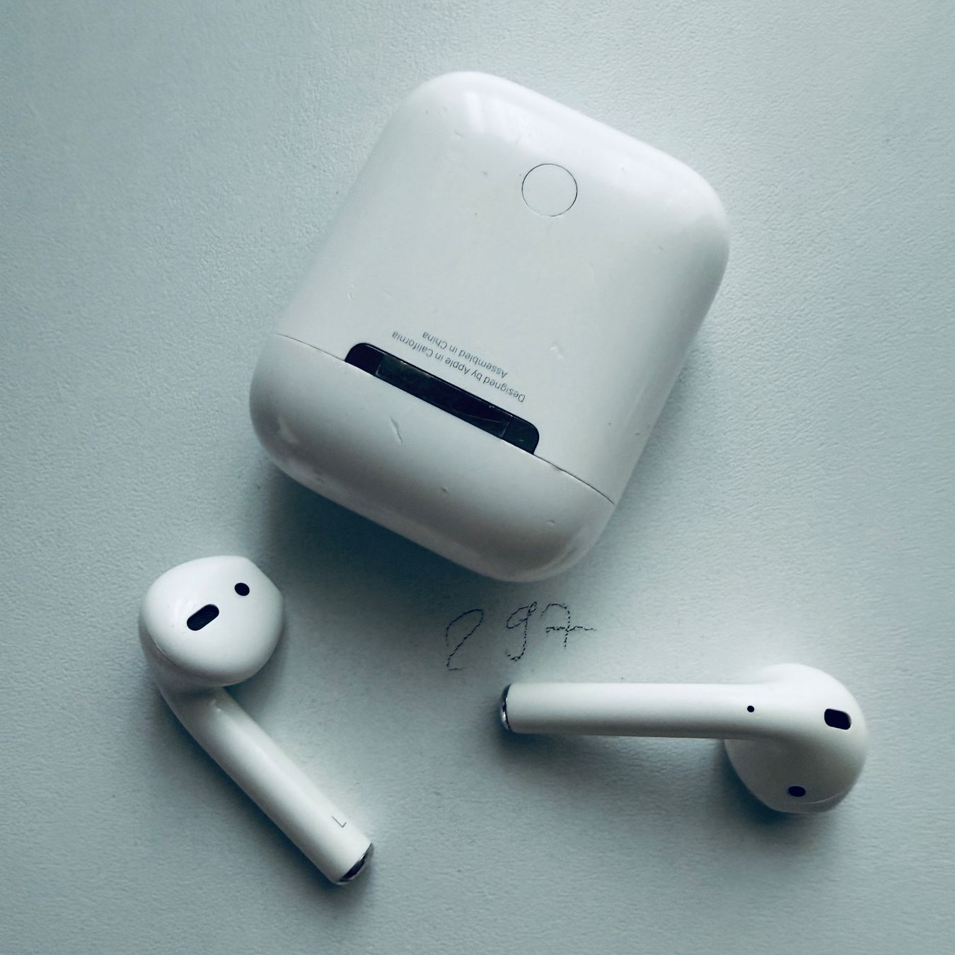 Apple Cuffie: Original Apple AirPods 2 Gen. Wireless Kopfhörer & Case – Usato da Basel venduto da MY.AIRPODS.SHOP 2