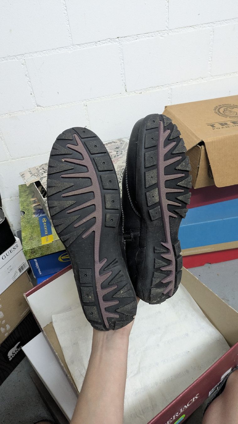 Scarpe da donna: schwarze Stiefel – Usato da Morgarten venduto da rra_jvw7 1