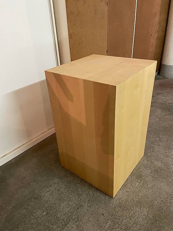Altro in Decorazioni & Accessori: Galeriesockel Podest Säule Holz – Usato da Winterthur venduto da ArT-78