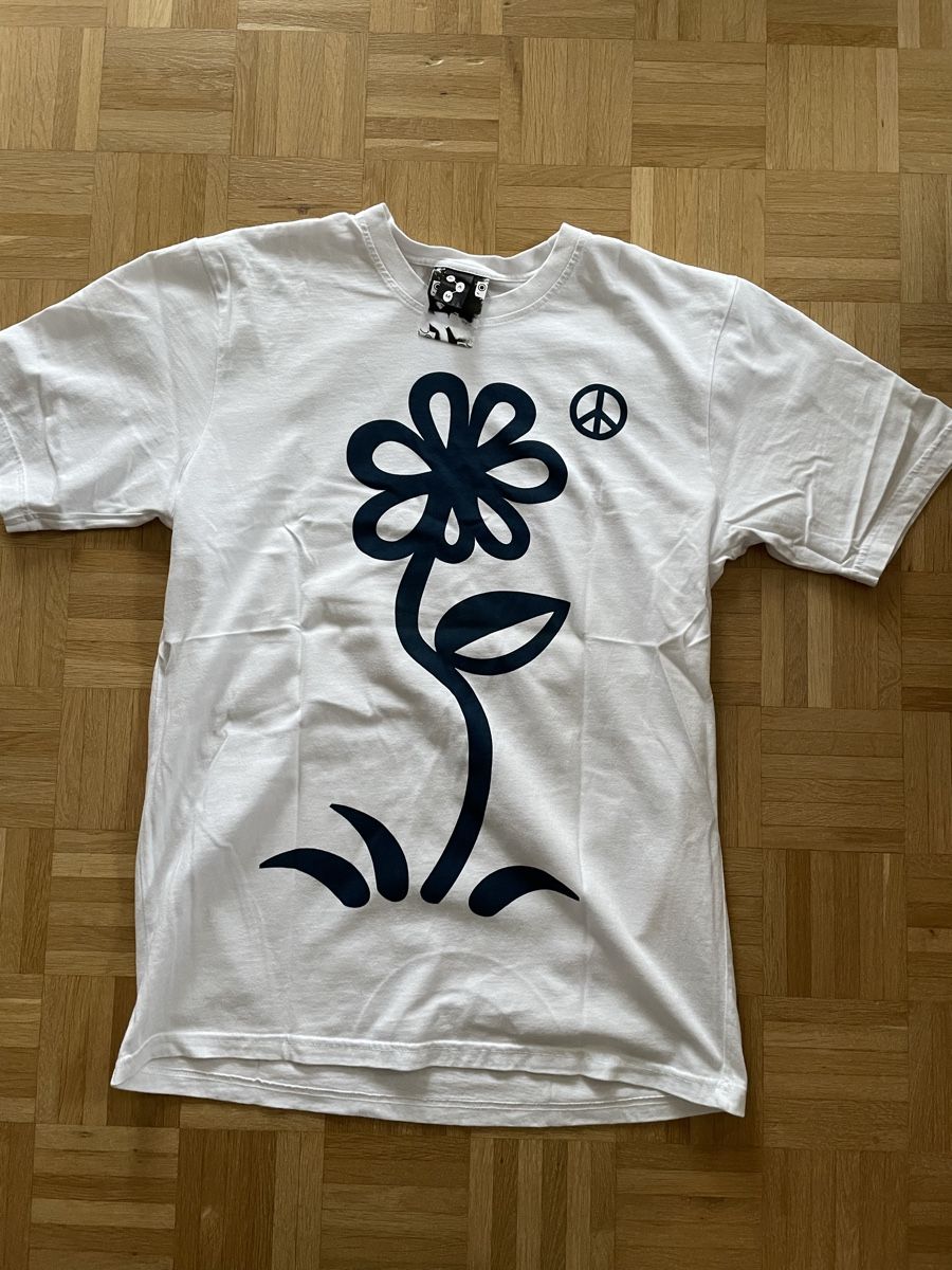 T-shirt: Perks & Mini Vintage Large Tee very good condition – Usato da Basel venduto da aharon.no1