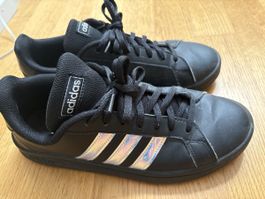 Adidas Sneaker schwarz mit Glanzstreifen Gr. 40