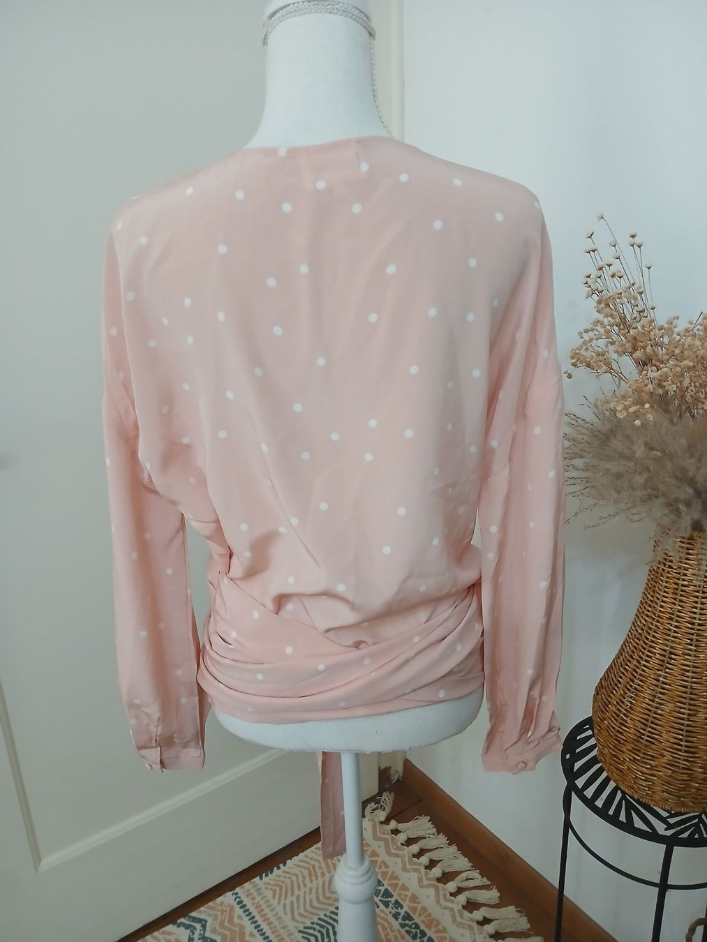Sezane Camicette: Wickelbluse Sezane; Gr.44, 100% Seide – Nuovo (secondo la descrizione) da Luzern venduto da Tavolna 2