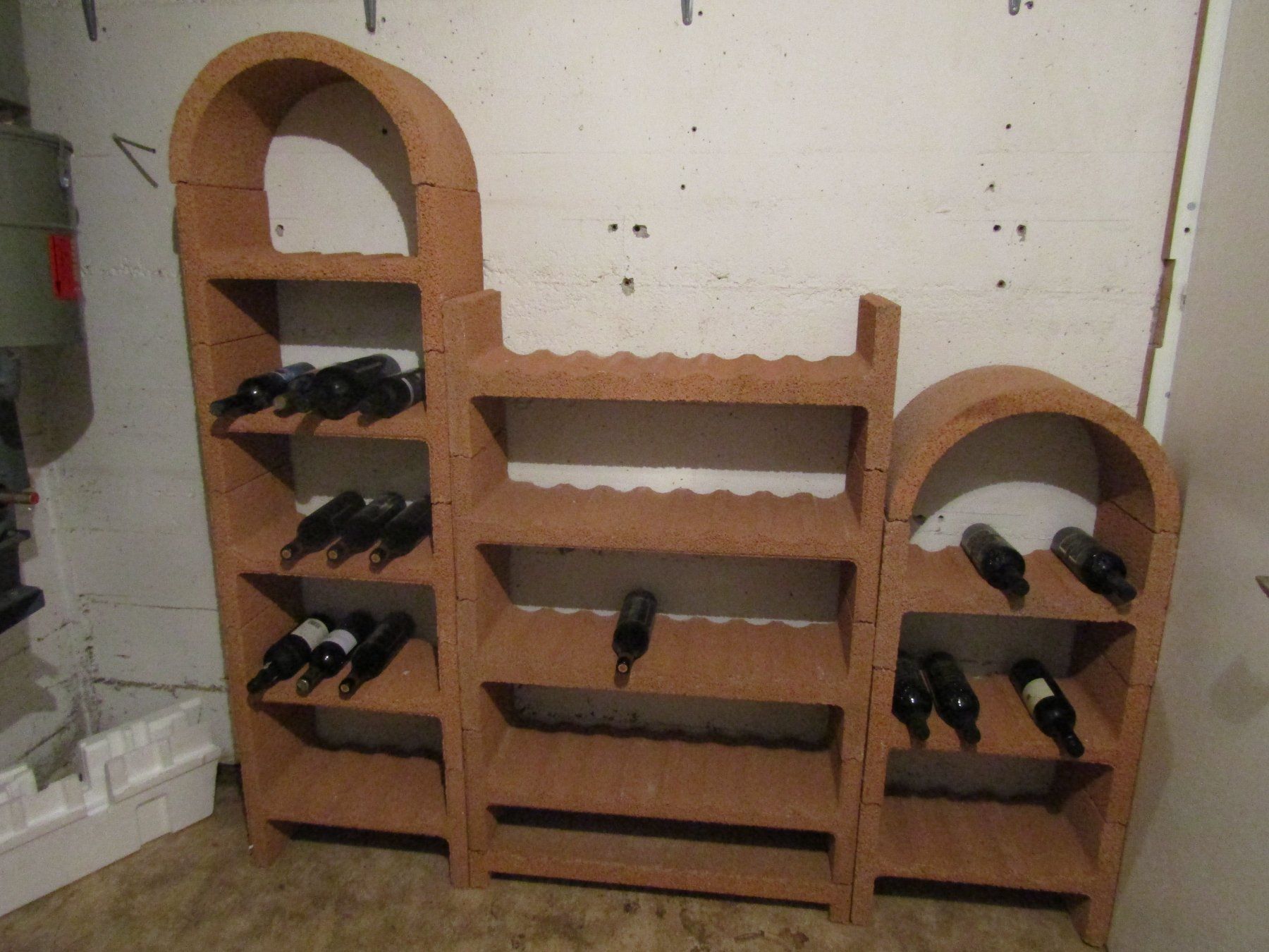 Scaffali: Weinregal-Elemente Stein rosa                        (Nr.80) – Usato da Herzogenbuchsee venduto da Winigo 1