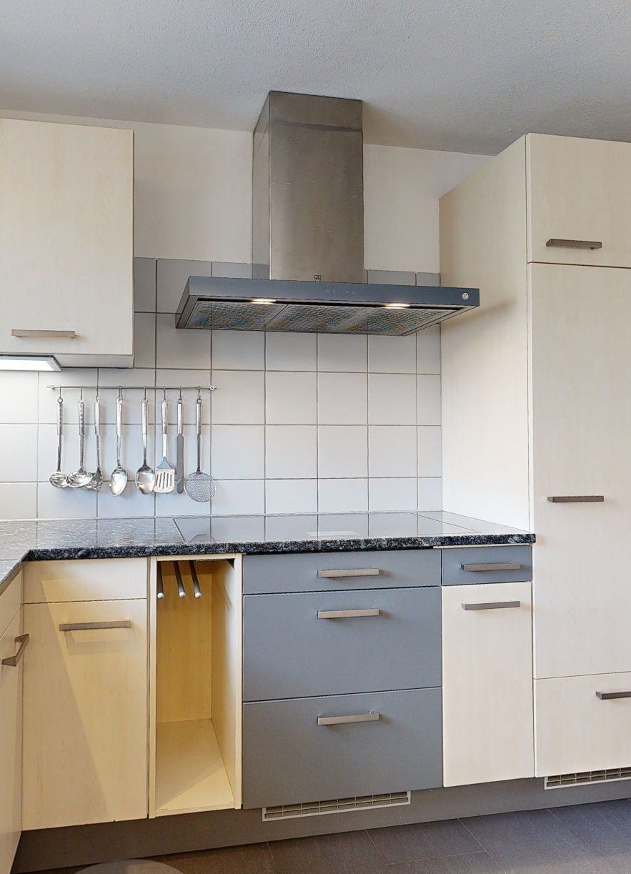 Cuisines complètes: Moderne Küche mit Steinabdeckung (Selbstabholung) – D'occasion à Pfeffingen par M4n4g3r 8
