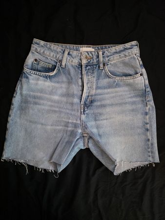 H&M Jeansshorts – hellblau – Gr. 38 (passt S)