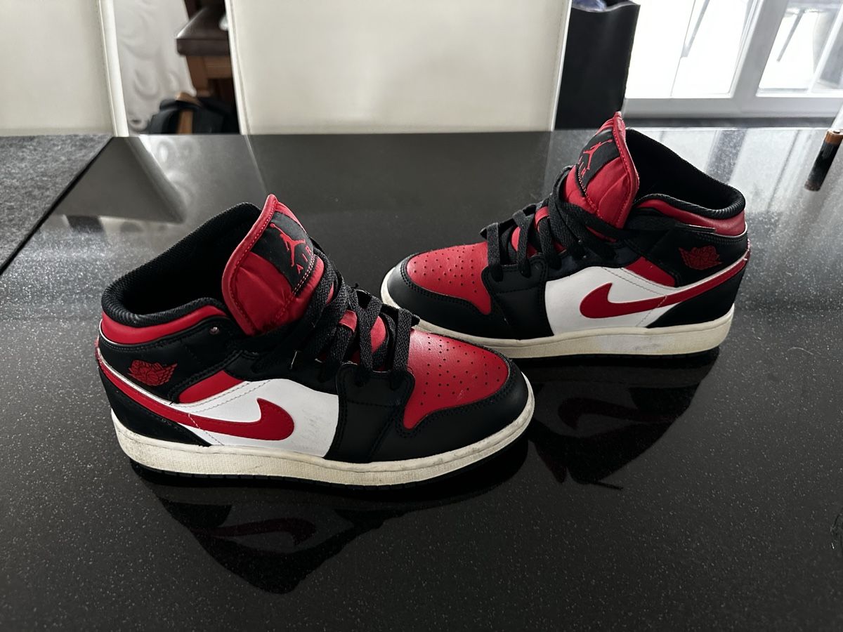 Scarpe per ragazzi: Nike Jordan rot/schwarz Gr. 36.5 – Usato da Kreuzlingen venduto da LOL101