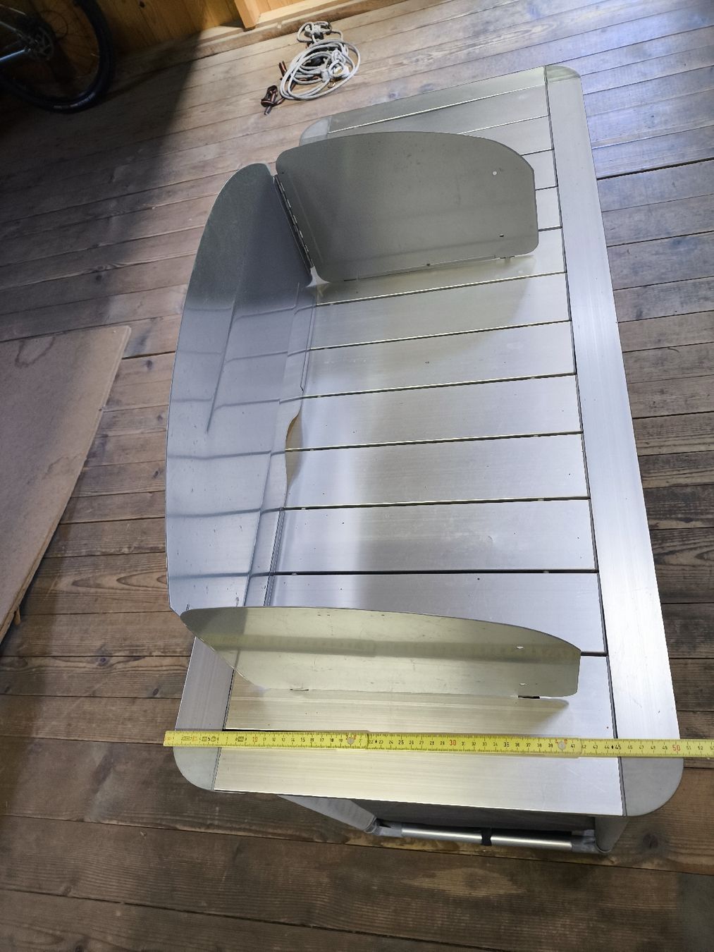 Tavoli: Campingkochtisch, Aluminium Tisch mit Windschutz – Usato da Trub venduto da RoshiMuten 2