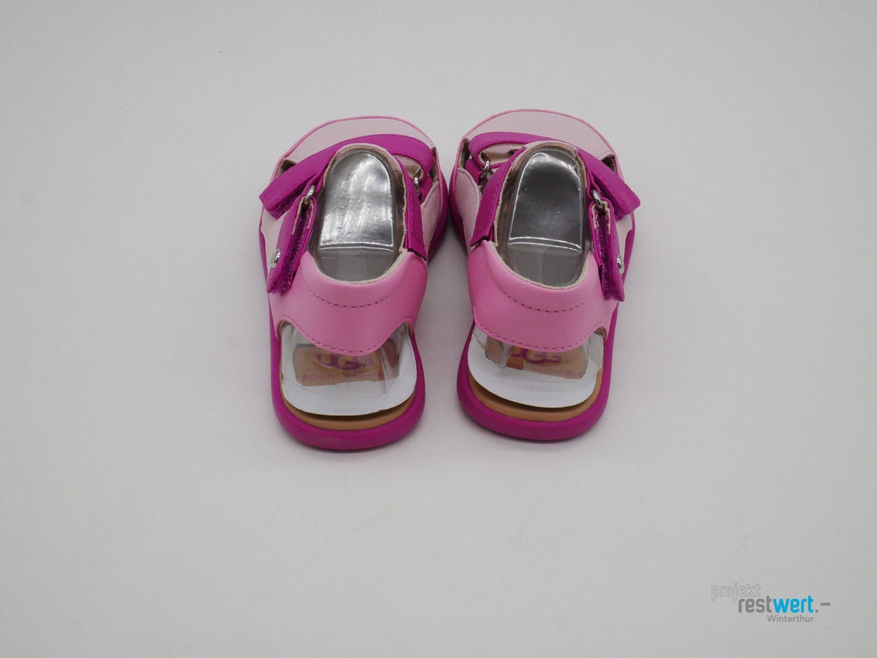 Ugg Schuhe für Mädchen: UGG Rowan Kindersandalen Gr. 23.5 – Neu (gemäss Beschreibung) aus Winterthur von Restwert_Winterthur 2