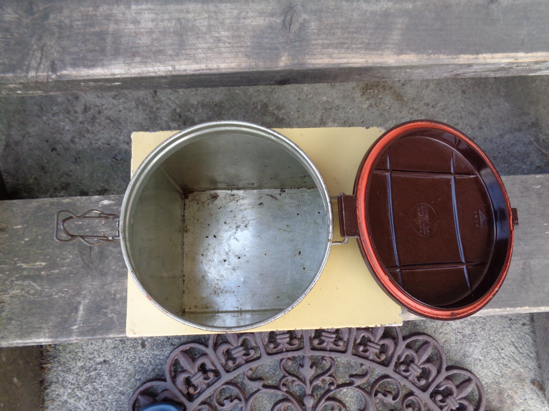 Sonstiges für Haushalt & Wohnen: Blechdose ca. 21 x 16 x 26 cm. für Katzentrockenfutter oder – Gebraucht aus Hägglingen von Orysen 4
