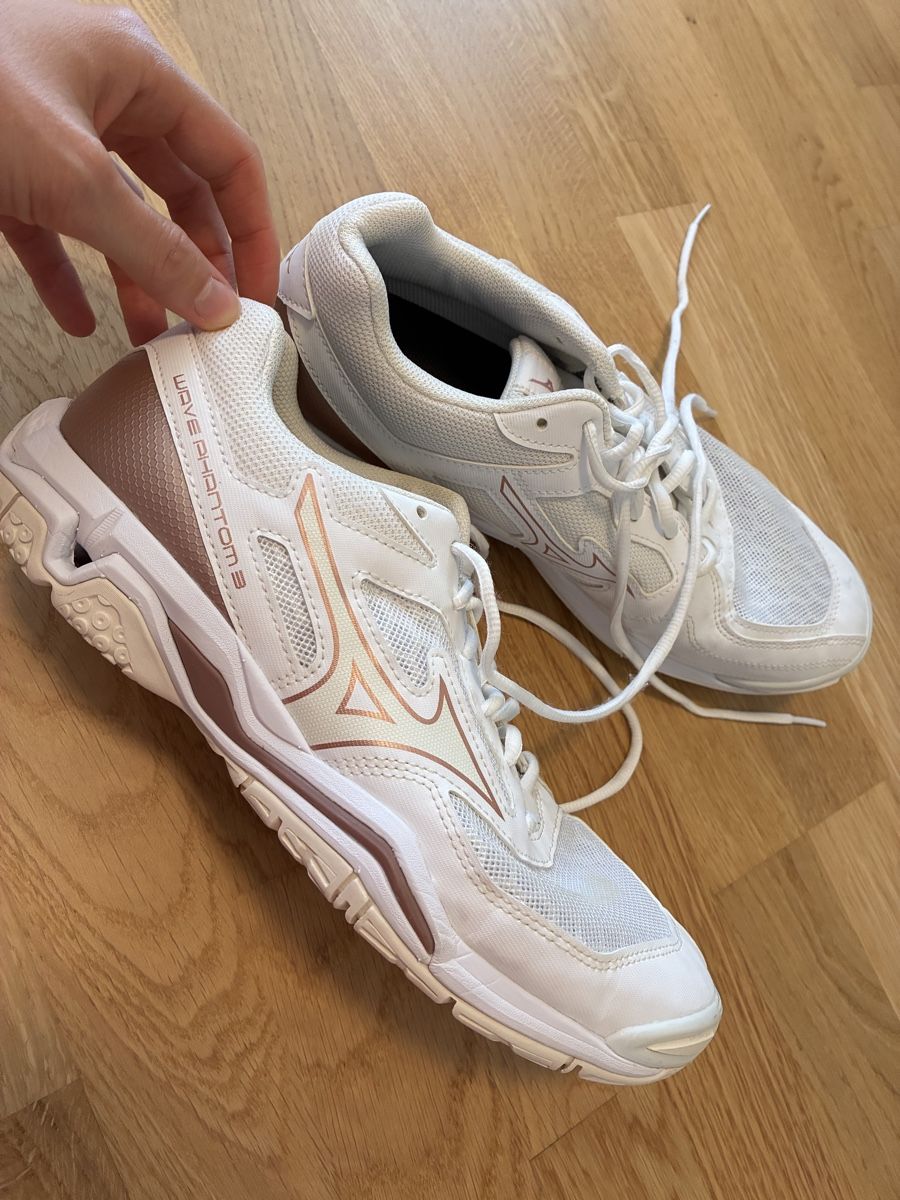 Scarpe da donna: Wave Phantom 3 Turnschuhe Weiss Gr 41 gebraucht – Usato da Niederwangen BE venduto da jel_ah 2