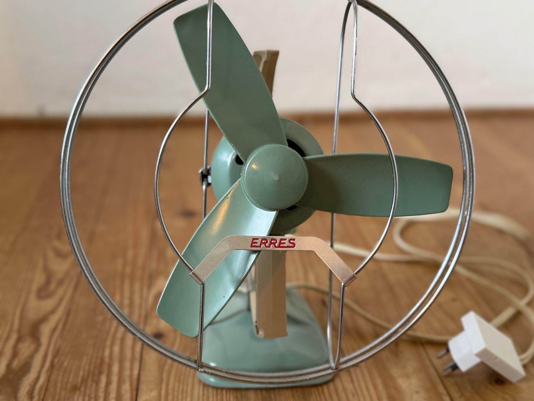 Ventilatori: Vintage Retro Tisch-Ventilator – Usato da Affoltern am Albis venduto da nickerchen