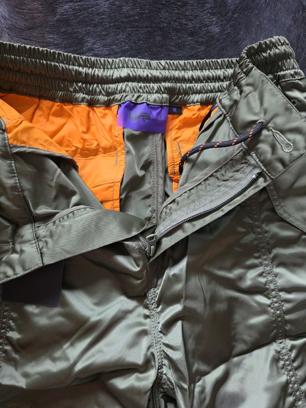 Alpha Industries Pantaloni: Pantaloni Alpha Industries M Nuovi – Nuovo e nell'imballaggio originale da Massagno venduto da let_6pgs 2