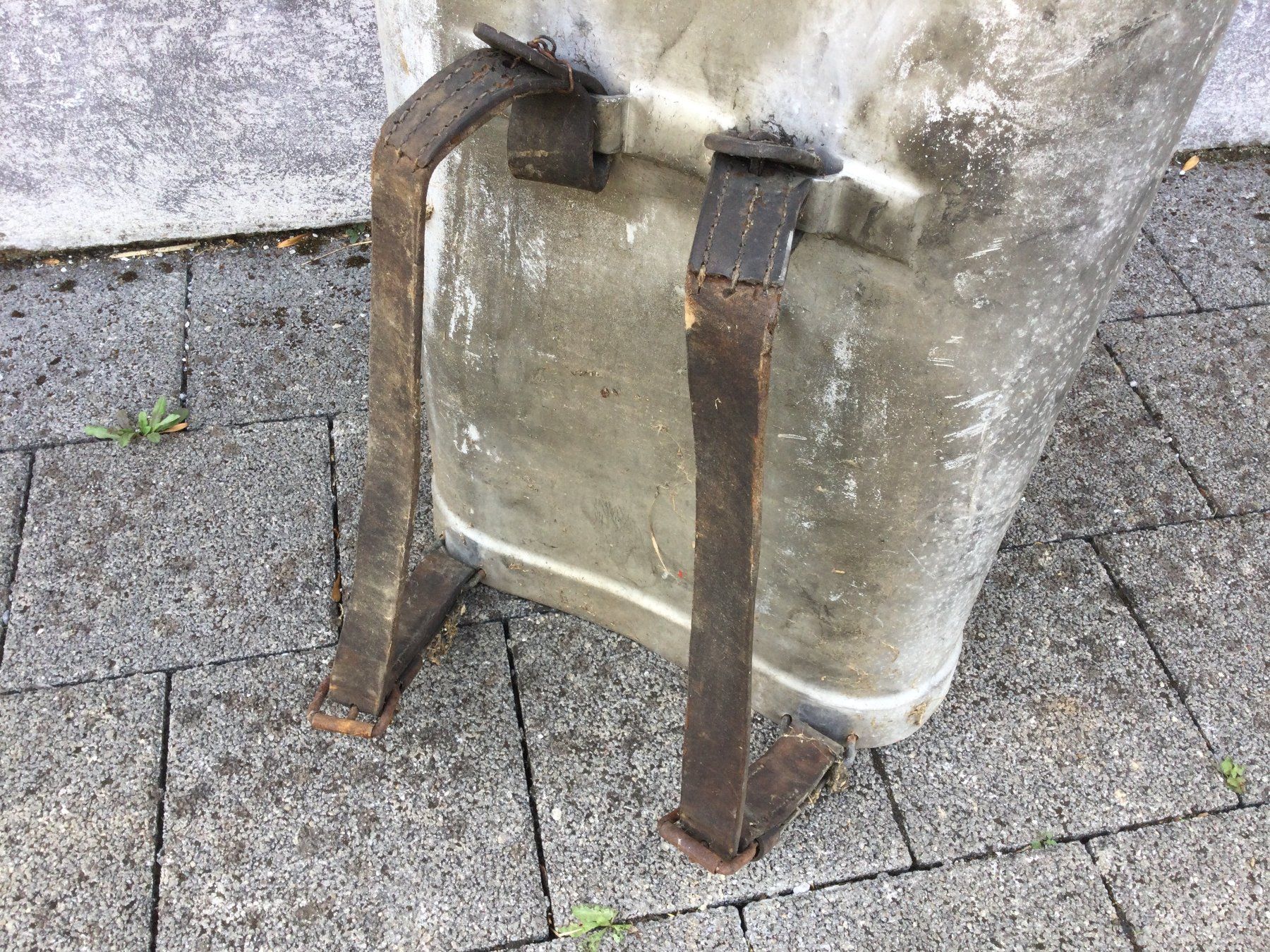 Outils anciens: Alte Aluminium Milchtanse oder Milchtause – D'occasion à Wangen SZ par kuriosum12 1
