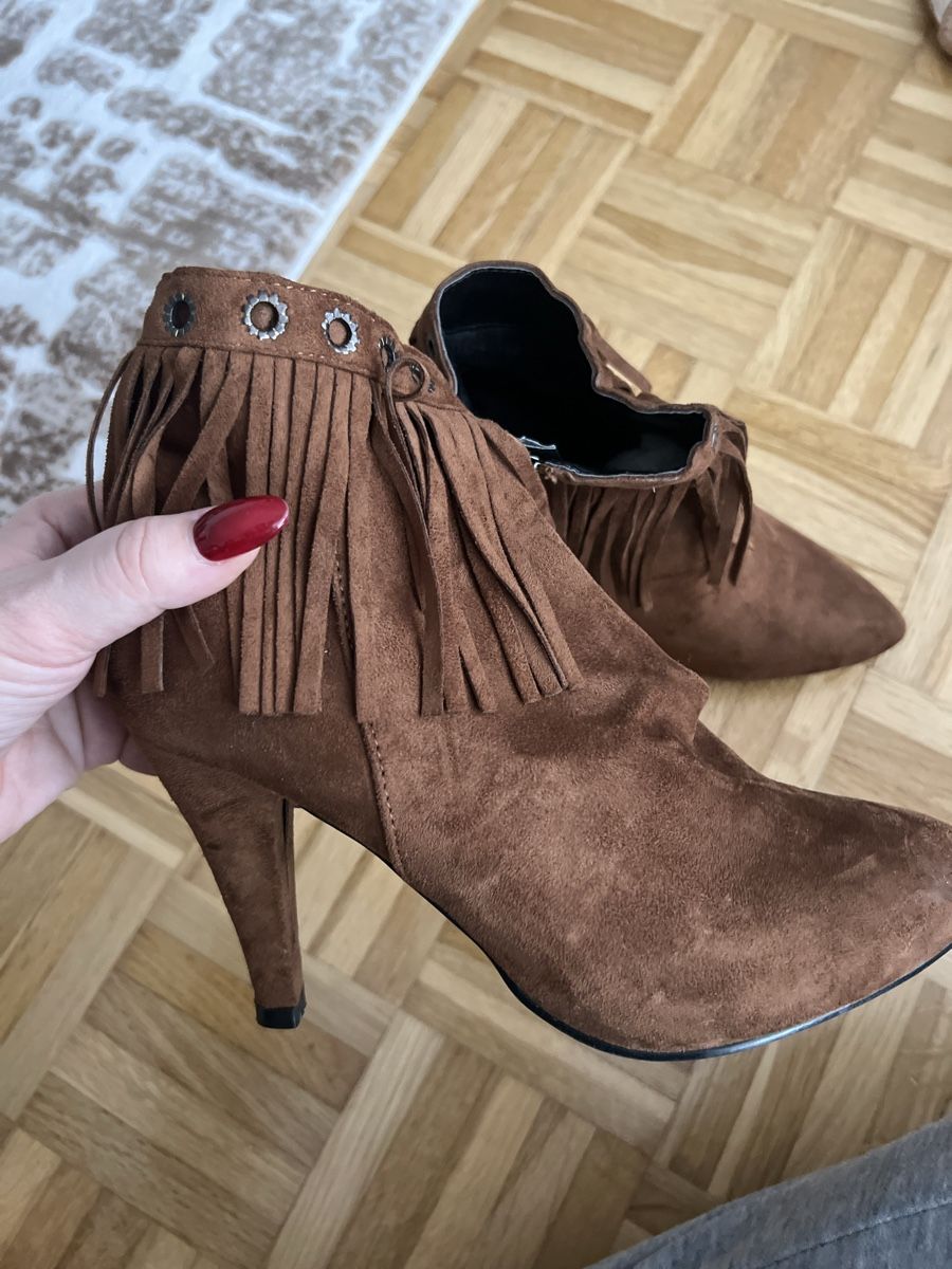 Scarpe da donna: Braune Fransen Stiefel (Gr. 39) – Usato da Wattwil venduto da skr_94 2