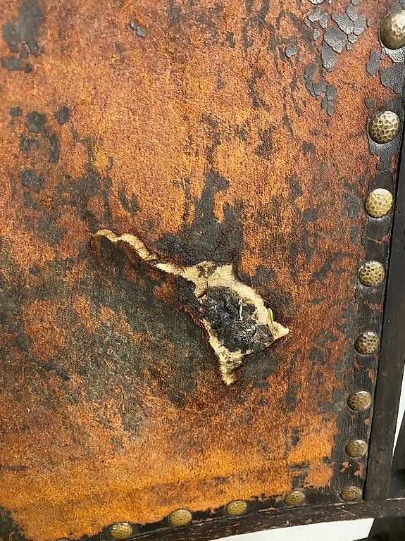 Sedie: Holzstuhl mit Leder – Usato da Zürich venduto da d-i-a-n-a 2