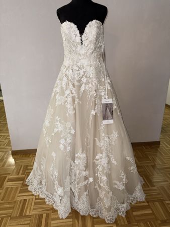 Wunderschönes Brautkleid mit Spitze, Grösse 36/38