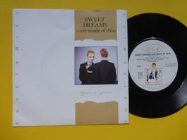 Eurythmics – Sweet Dreams (Are Made Of This)