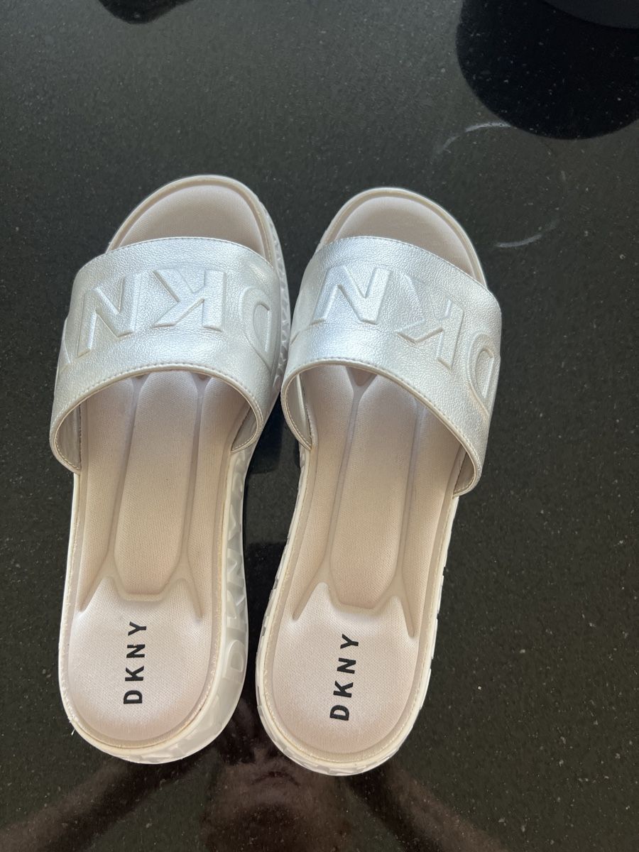 DKNY Scarpe da donna: Pantolette DKNY Grösse 38.5 – Nuovo (secondo la descrizione) da Zuchwil venduto da engel2303